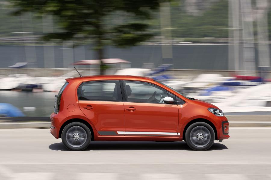  Volkswagen up! 5-Door 2016 года  (фото 17 из 26)
